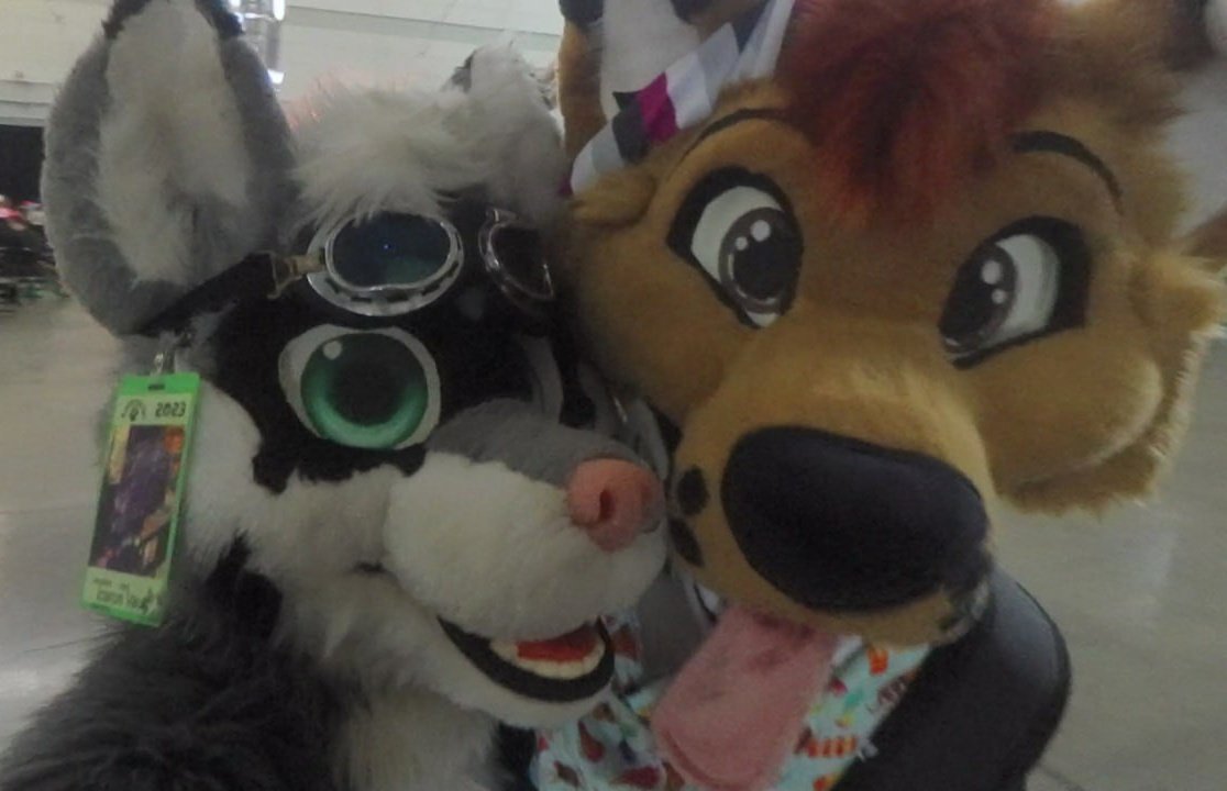 Me and the goober himself at AC ❤️
#FursuitsFriday