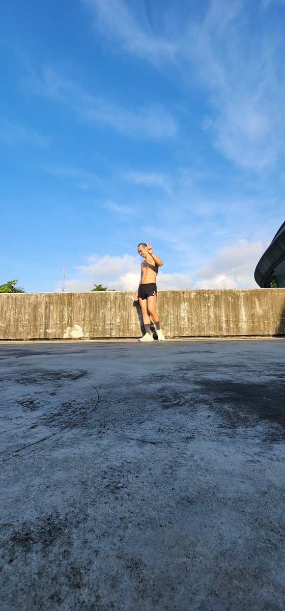 AkiPonJin's tweet photo. Today was one of those days that I had to take it easy.. Really struggled with my runs. #runningishard #gettingoldisnotcool #nike https://t.co/kKy300VhiT