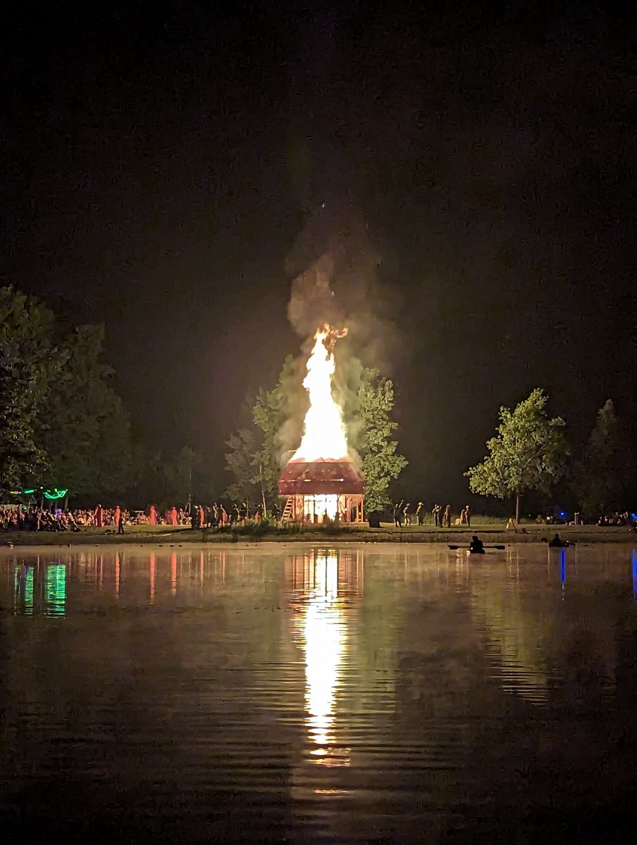 KristyCurrier's tweet photo. Lakes of Fire was the break I needed. I have way more zen than normal to handle the next couple weeks of mess🤦‍♀️ #burningman #lof https://t.co/eFM0agDjE3