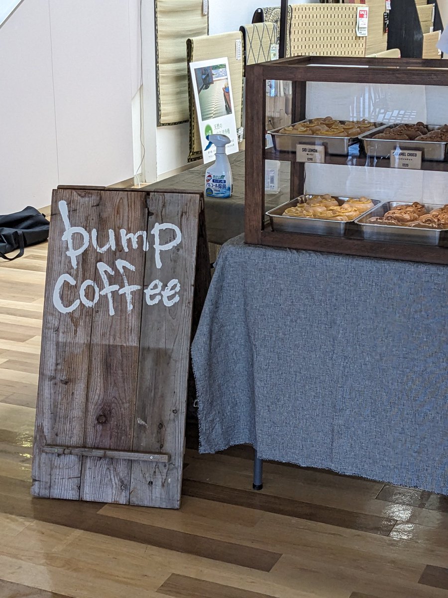 niigatabainmi's tweet photo. とりあえず始まりました。
ヤマシタ家具亀田店。
bumpcoffeeさんと一緒に出店しております。
#新潟バインミー
#バインミー
#bumpcoffee https://t.co/pPd4OEXYjv