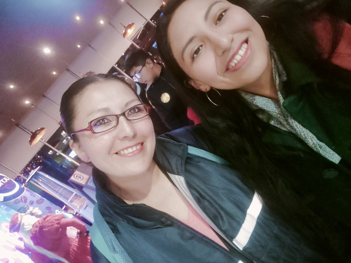 Ulupica96's tweet photo. Anoche conocí a @Carmen_tuiter y es más divertida, ocurrente e inteligente de lo que muestra en esta red.
Y vio Barbie! Yo acompañe en las previas. Les dejo mis Barbies favoritas.
#Desvirtualizar https://t.co/uA11MxPtrS