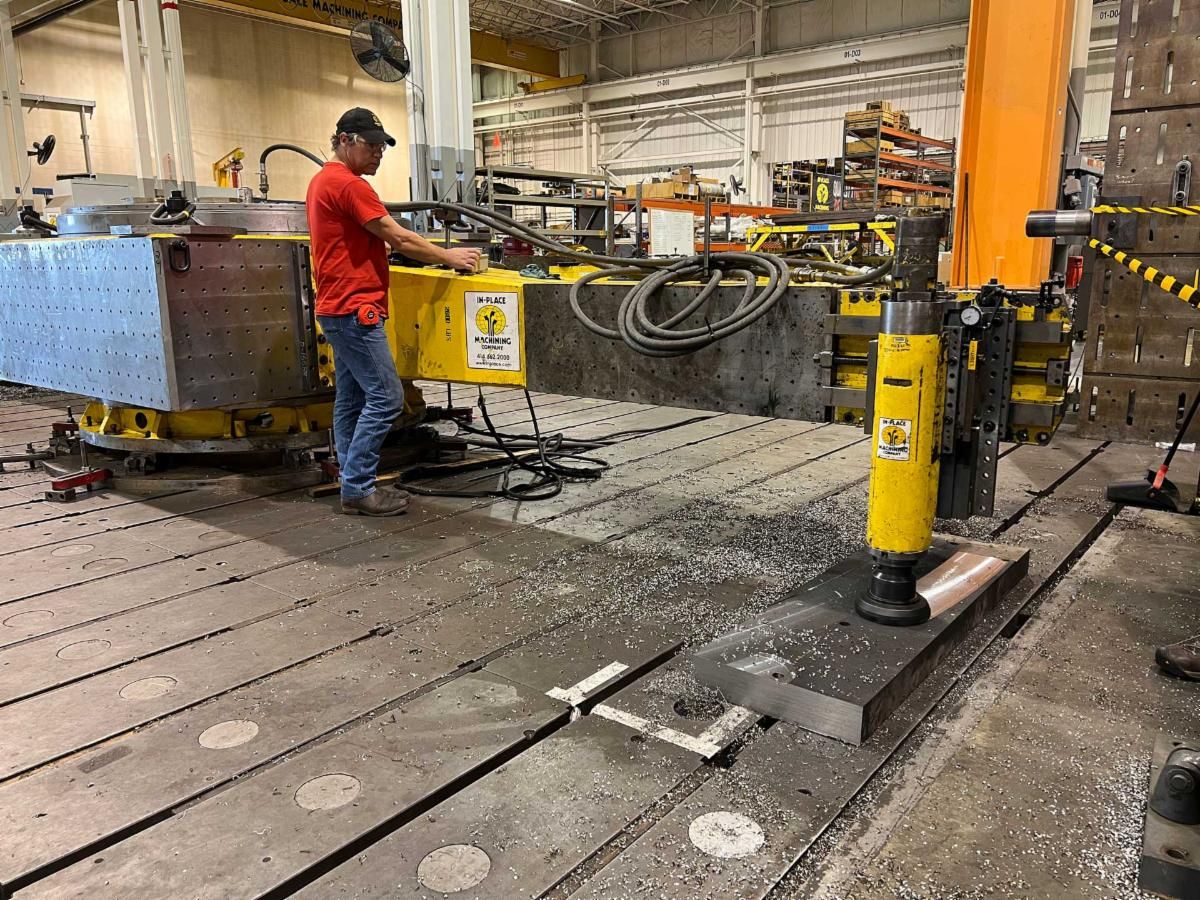 InPlaceMachine's tweet image. #FlashbackFriday - Using our proprietary large diameter flange facers, IPM technical representatives and machinists performed a shop demo of capabilities for work on a large slew bearing application.

Learn more about IPM custom machine tool services at➡️bit.ly/Field-Machining