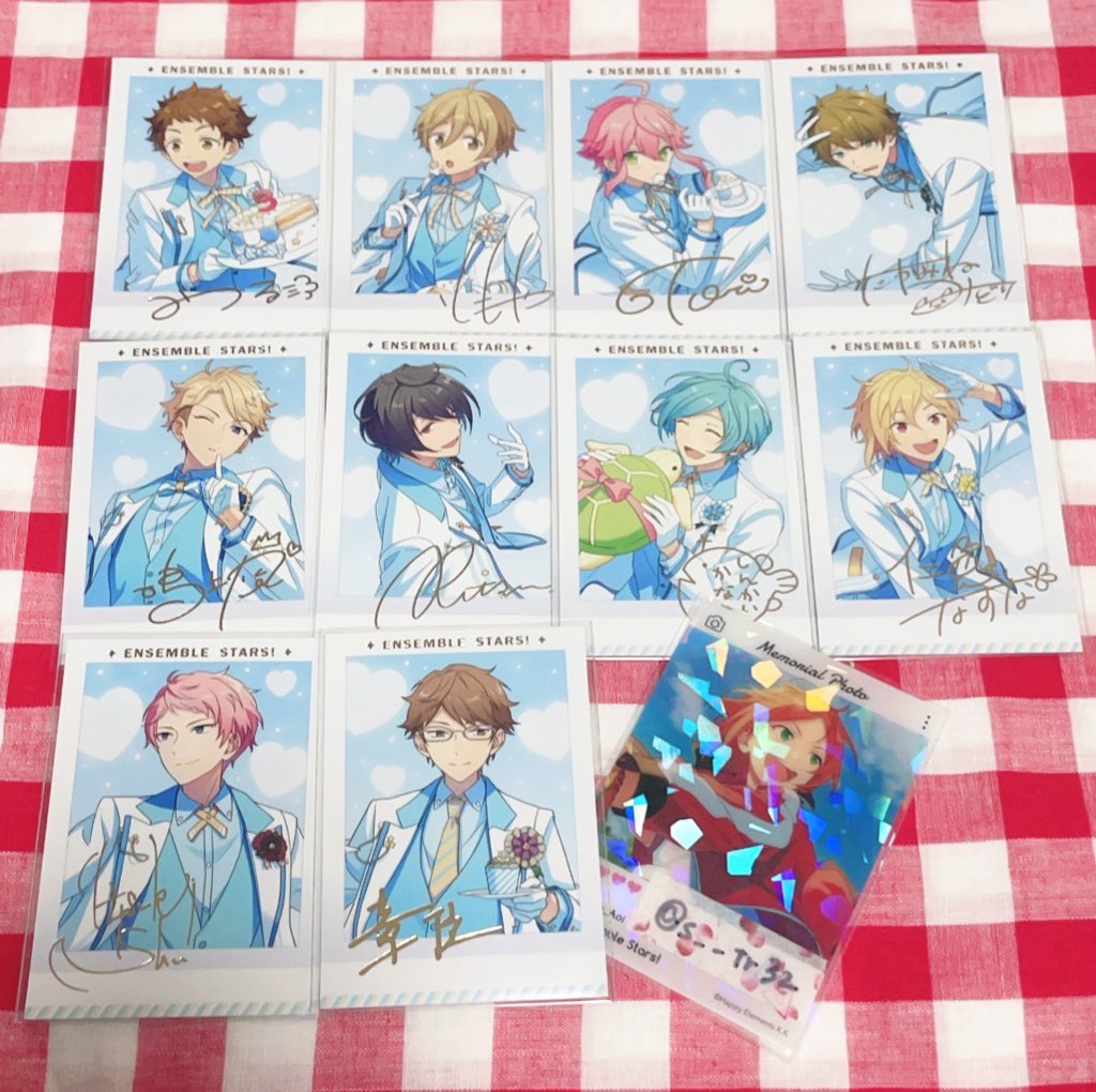 s__tr32's tweet photo. @no_TL 
【交換】あんスタ 中国 ぱしゃこれ

譲）3周年 ぱしゃこれ
　　光 友也 桃李 嵐 翠 奏汰 宗 章臣
　　(凛月 なずな)

求）美味時光 ポロライド
　　ABひなた > AB鉄虎1 

郵送でのお取引、異種交換になります。
求はAB同数揃えたいので内容によりお返事にお時間いただくことがございます。 https://t.co/SIWJ7a3x27
