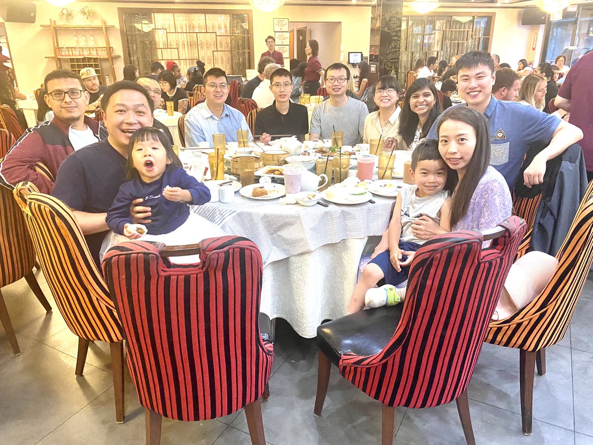 sirfrasersays's tweet image. No less than 35 group members, along with family and friends, are assembled this evening at the MingHin Cuisine to say their goodbyes to @YuanningFeng @penghaoeins @XuesongChem @BoSong35409644 @LongZHANG90 @LiangFeng_chem. We wish them success in the next chapters of their lives.