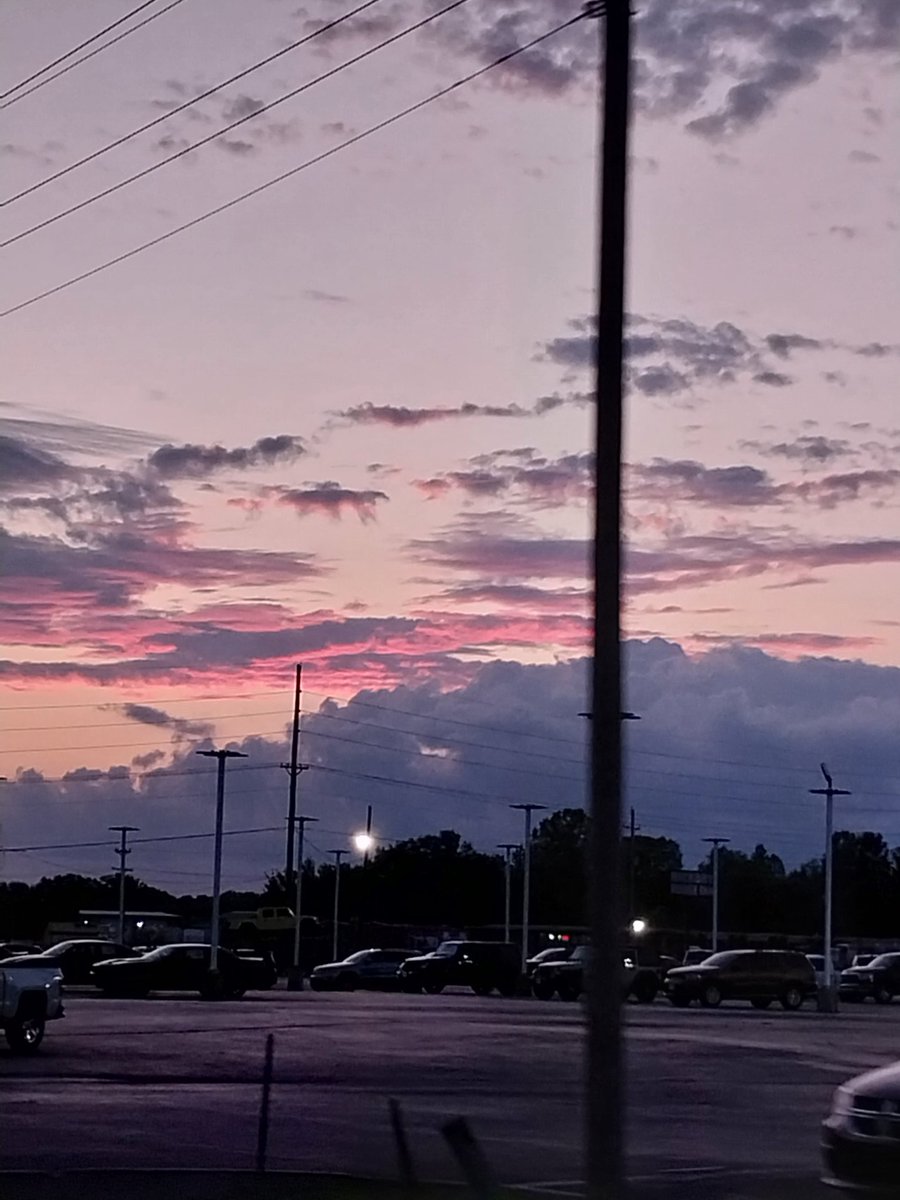 look  what  colors  the  clouds  were  after  we  got  from  the  barbie  movie. https://t.co/yqMyfWs57o