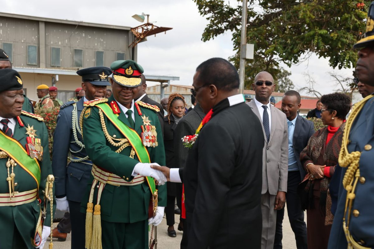 Interesting question:

Do you think Gen Valerio 🤔 Sibanda will Shake chamisa with a white glove!?
Chamisa stop westing  your time.