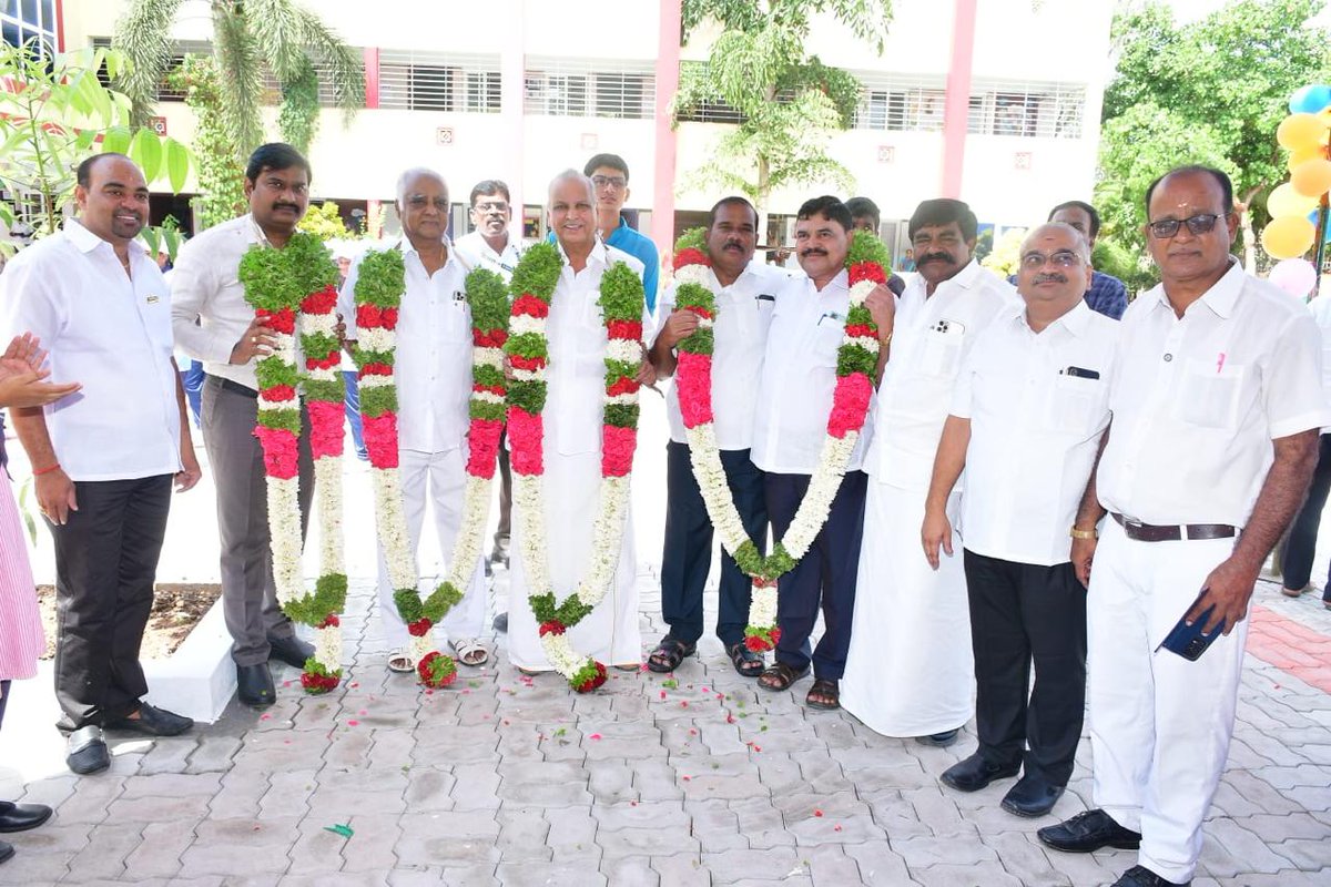 14.07.2023 அன்று மாலை 6 மணியளவில் சென்னை தியாகராய நகரில் உள்ள JAAG Hotel - லில் உயர் அடுக்கு தொழில் முனைவோர்களின் கூட்டமைப்பின் முப்பெரும் விழா நடைபெற்றது. பல பெருந்தொழில் அதிபர்கள் கலந்து கொண்ட இந்நிகழ்வில் உயர்திரு கலைமாமணி அபிராமி இராமநாதன் அவர்கள் நிகழ்வுக்கு தலைமை தாங்கினார்