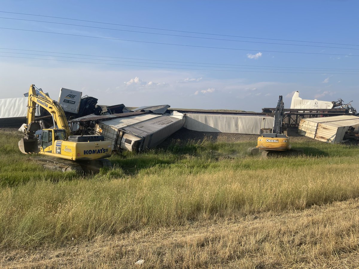 JoeeRuth's tweet photo. A freight train derailed just east of Havre this afternoon. Thankfully there were no injuries reported and the engineer is fine. Right now, Amanda Frickel, the Hill County DES Coordinator tells me that 3 crews have started the clean up process. https://t.co/biKJPLmXzB