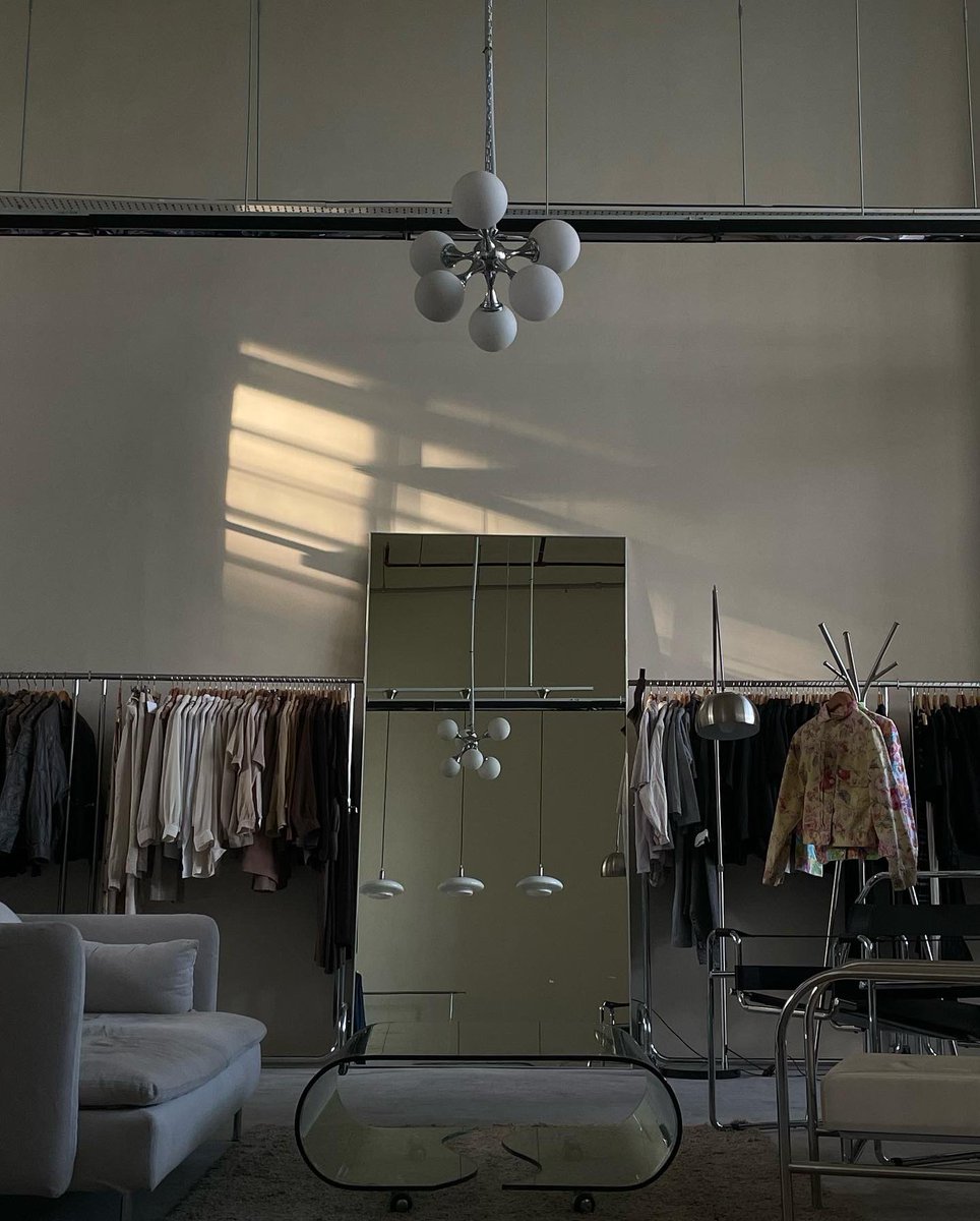 Alfadhlee_Razif's tweet photo. Saya perlukan pengesahan dari @Twt_Cyberjaya adakah ini betul Thrift Shop area Tamarind Square, Cyberjaya ?
Kalau betulah Thrift Shop ni kat Tamrind Square memang patut @elonmusk nak buka Tesla kat sini. Semua kedai next level ! Untung admin @Twt_Cyberjaya ! https://t.co/GlDFra5N7g