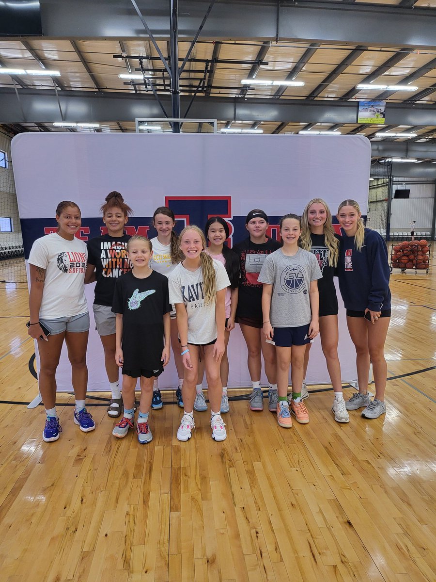 Coach G Team Iowa Basketball camps are over for the girls this summer.  It's always a great camp to attend with friends!  4 weeks go by fast.  @krcrph @Team_Iowa  #kyliecush #kendalcush https://t.co/B0qZTr6Ywf