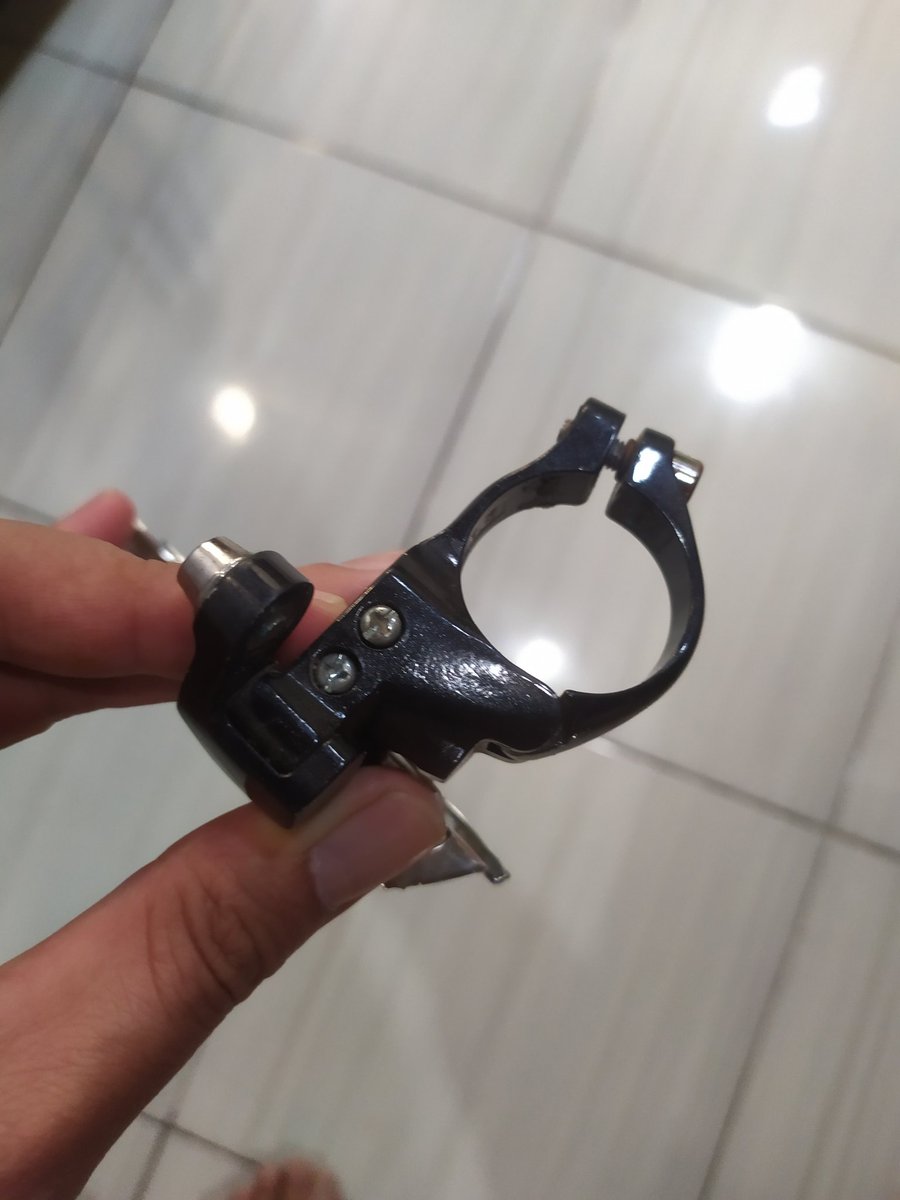 dimaseriana's tweet photo. Wts fd sora clamp 31.8 dual speed harga 200 rb kondisi like new lokasi tuban jawa timur #fnfjb https://t.co/5oGQTu5Iv1
