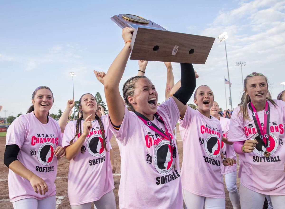 Congrats to the class 2A state softball champs! <a href="/ReginaRegalsAD/">Regina Activities</a> 

#iahssb
