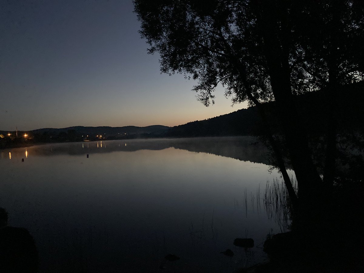 Sende bu tarihte bu saatte burada kal..