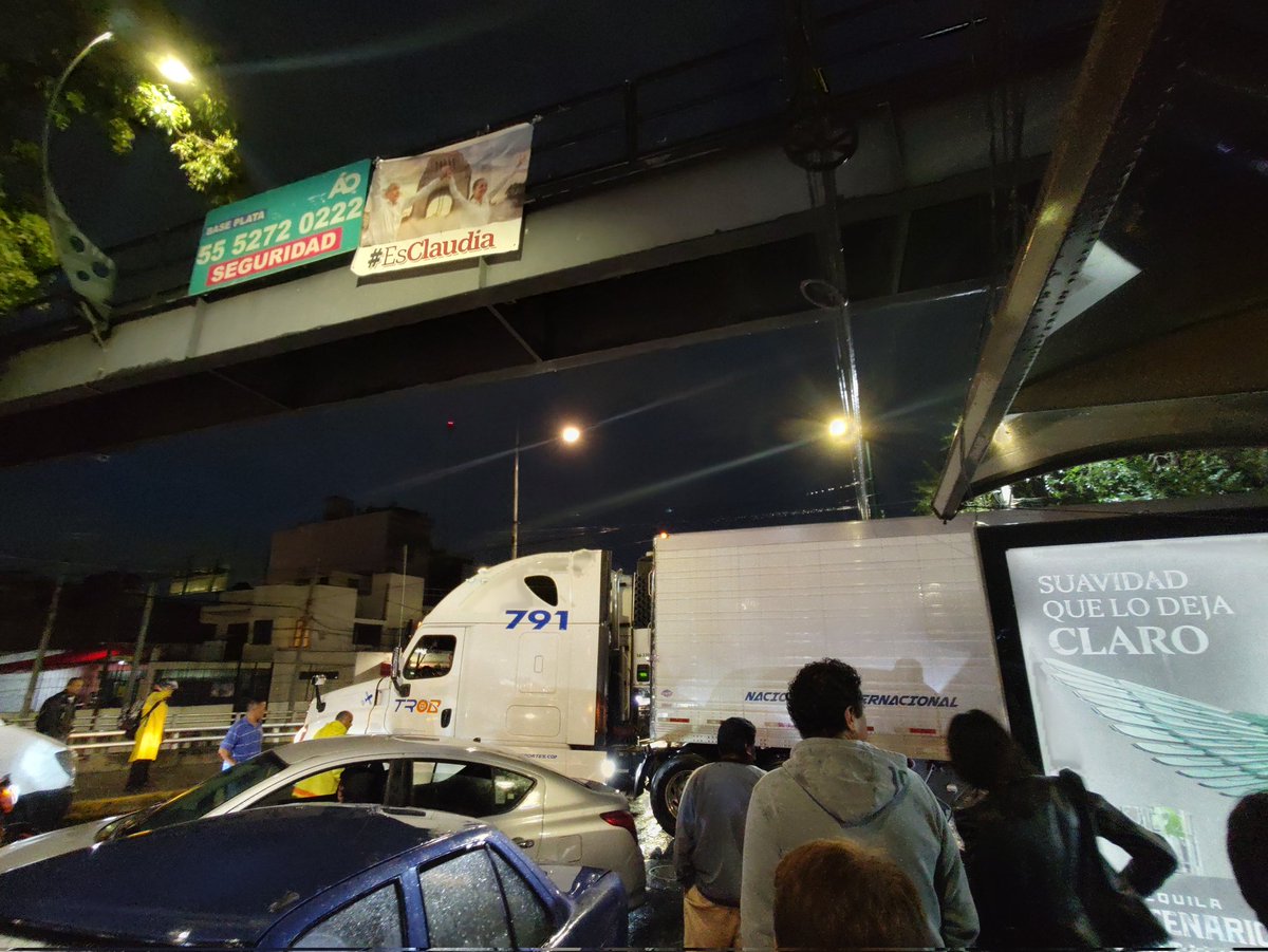 Stellarglez's tweet photo. #avenidaobservatorio #trafic #tráfico #avenidaconstituyentes https://t.co/eQmeKgwLG6