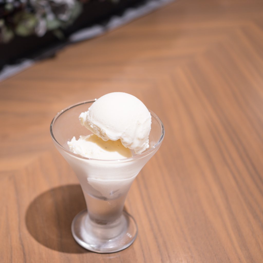 大好評！季節のアイスクリームのご紹介です🍨
本日は、バニラ、マンゴー🥭のアイスクリーム、パイナップル🍍、レモン🍋のシャーベットからお選びいただけます!!

濃厚なアイスクリームと夏にぴったりのさわやかシャーベット、ぜひお試しください♪

#早稲田大学 #cafeclio #アイスクリーム