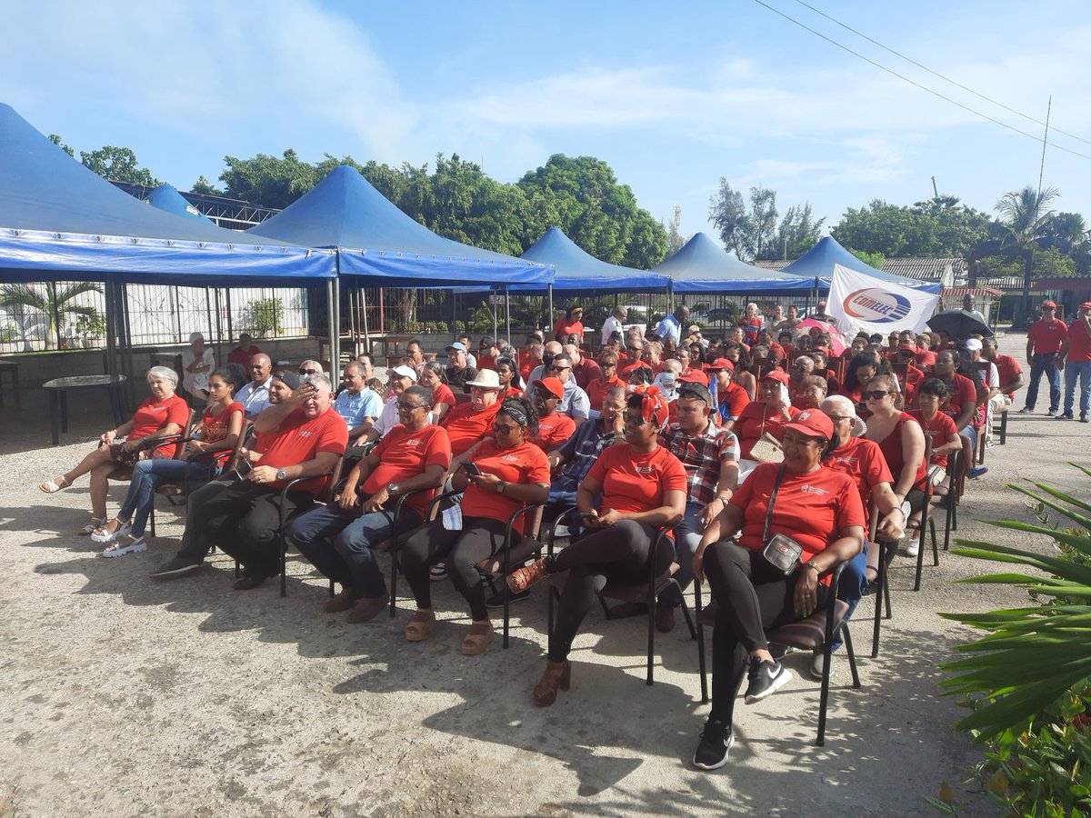 GlezEmerio's tweet image. Realizamos acto en el @geiacuba por el #70Aniversario del asalto al cuartel #mocada  y Carlos Manuel de Cespedes,ratificamos nuestros compromisos productivos y con la revolución #CubaViveEnSuHistoria #