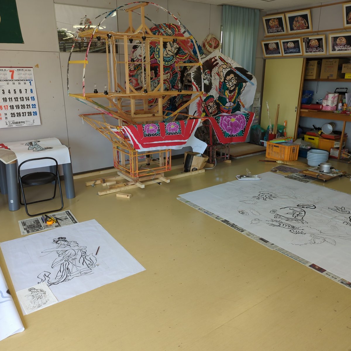 _yoke_k's tweet photo. 本日　ねぷたの紙貼り予定日…
鏡絵　出来とらんのじゃ〜
見送り絵も額絵もまだだけどw https://t.co/VeMK5I3OhH