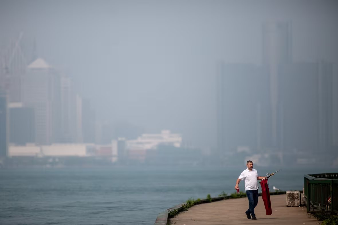 Interesting article that asks the question, 'What is the economic cost of wildfire smoke?' Image is of Detroit skyline that is barely visible through smoke and haze on June 29. (Photo Credit: Dax Melmer/CBC) cbc.ca/news/science/w…