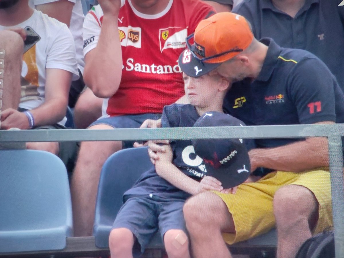 armandoconde9's tweet photo. I cannot velive this! #ChecoPerez #f1 ánimo que eres el mejor! https://t.co/CNc266akcm