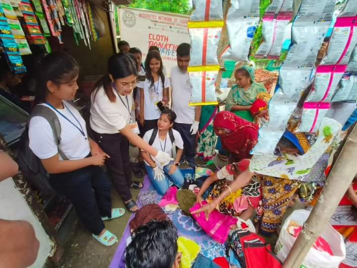 inyassam's tweet photo. On 13th July,23; INY Volunteers initiated a Cloth Donation Drive at Nagaon. Spreading smiles with our little initiatives gives enormous satisfaction. https://t.co/sUWiFMQyx2