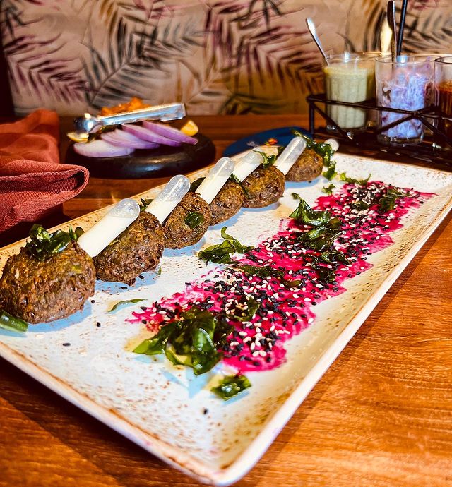 •HARABARA KEBAB•
A delightful bliss of healthy and tasty in one plate💚🧆
.
.
#SpiceKlub #harabharakabab #Craving #KababCraving #IndianCuisine #IndianResturant
