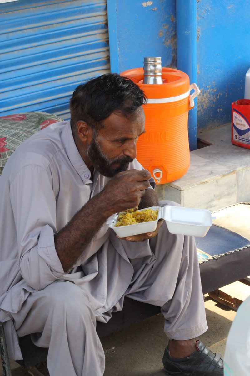 🕌During Muharram, we extend our kindness and give Food 🍲 as Charity to feed the hungry.
Our charity kitchen 🏠 🥣provides warm meals to those trapped in the cycle of poverty and lacking resources to sustain themselves. 

🔗 minhajwelfare.org/donate/causes/…
#MWF #CommunityKitchen