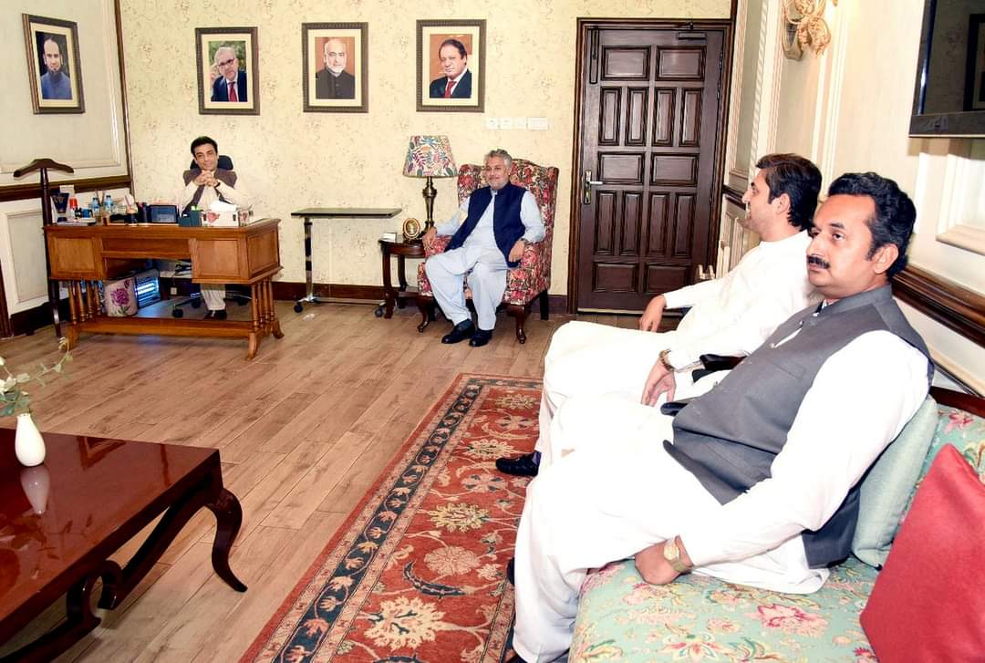 ChandDar36's tweet photo. سابق وزیر اعلی پنجاب میاں حمزہ شہباز شریف سے سابق ممبران پنجاب اسمبلی چوہدری عادل بخش چٹھہ ،بلال فاروق تارڑ ،ملک صہیب بھرتھ کی ملاقات ،جھوٹے مقدمات میں بریت پر مبارکباد اور آئندہ عام انتخابات پر تبادلہ خیال
#Admin #NA73 #PP52 https://t.co/69tB5E8xGJ