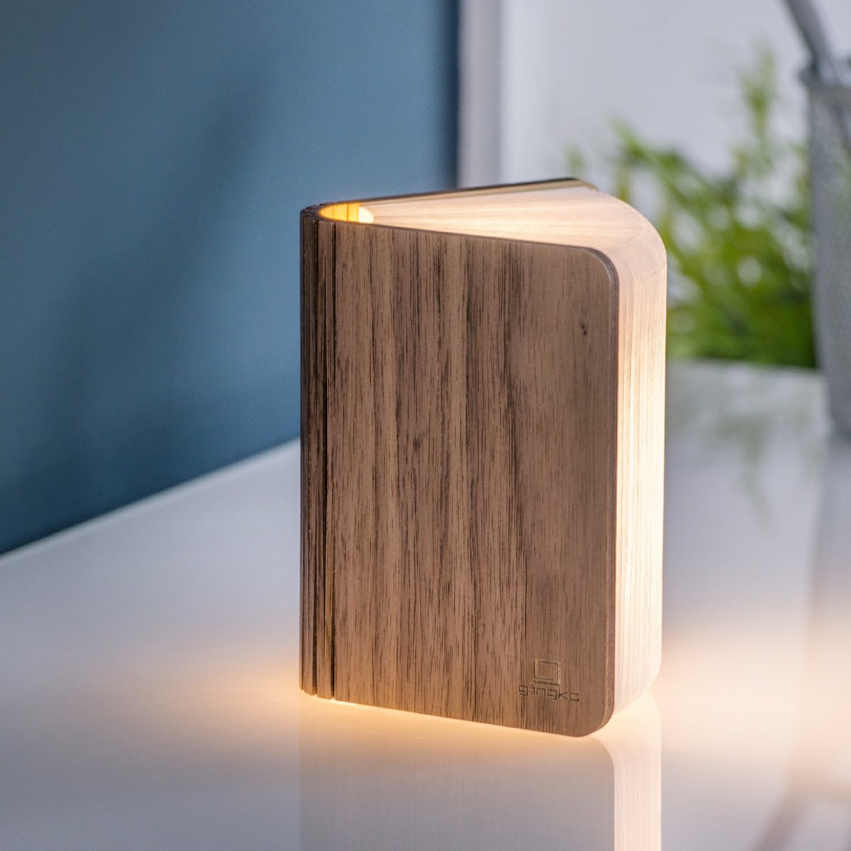 Ooo_ThatsNice's tweet photo. * Gingko Design Smart Book Light -- only £30.56 during our current Summer SALE (ends Sunday, 23 July) *
👉 https://t.co/gjVYYzV3WZ ✨

Masquerading as a wooden book, the award-winning #BookLight transforms into a sculptural light when opened - a piece of art with a wow factor! https://t.co/A7kWGAnq7Z