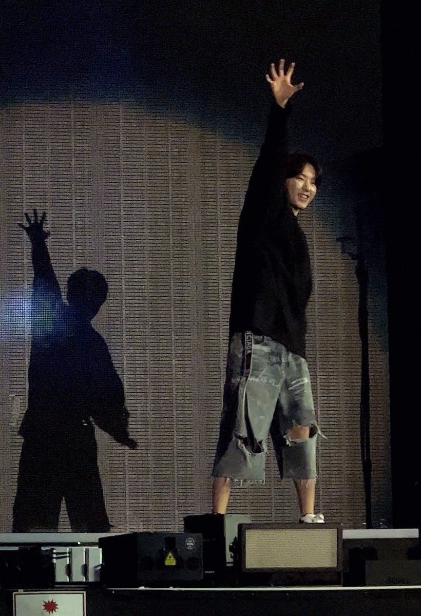 hoshzone's tweet photo. his shadow,, oh hoshi https://t.co/txnAldGLCg
