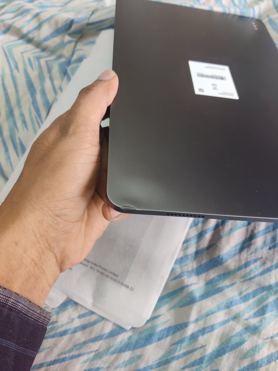 Ayushsah04's tweet photo. @XiaomiIndia @Xiaomi @MiIndiaSupport @MLJ_GoI @timesofindia @narendramodi 

I have ordered Xiaomi pad 6 8/256gb from official website of @XiaomiIndia .

And I got damaged product i.e dent on right upper back and also complaint but they are not responding https://t.co/BU9lTCmi9r