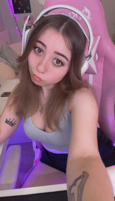 Did you know I post on YouTube 2 times a week and I also fuck your mom 2 times a week? https://t.co/leAamyQOLq<a href="/tag/goddess"class="tags"><span>#goddess</span></a><a href="/tag/paypig"class="tags"><span>#paypig</span></a>