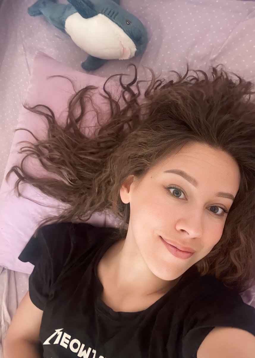 Ета женщина скоро поедет за море срать, ой, загорать на Финский залив🌊