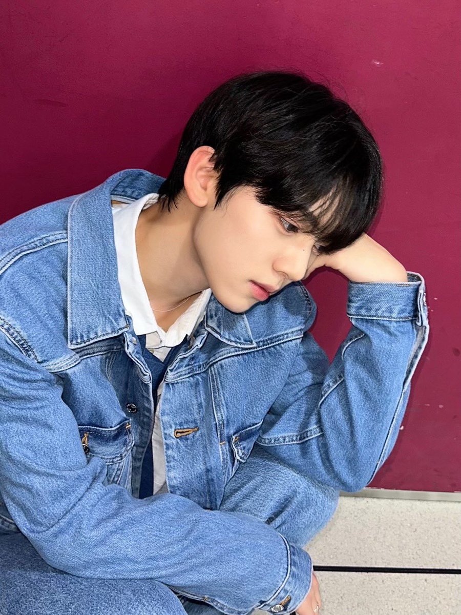 ZB1_official's tweet photo. _💌

안녕하세요 한유진입니다! 제로즈으 뭐해요? 내 생각 하는 건가.. 저 보여주고 싶은 사진 많으니까 기대해🙂

#HANYUJIN #한유진
#ZEROBASEONE #ZB1 #제로베이스원 https://t.co/JdjtzF5azu