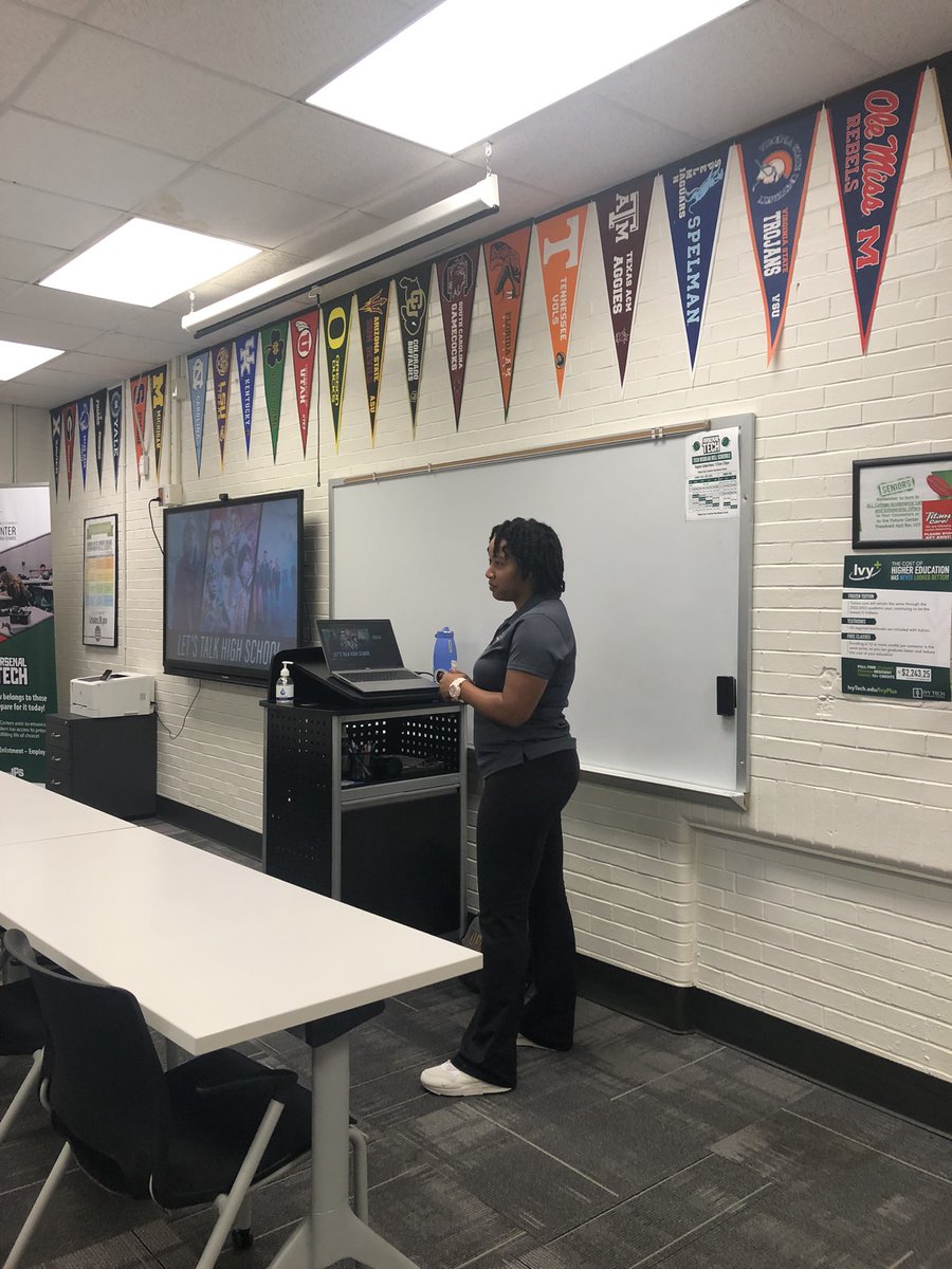 FingersSims's tweet photo. Summer Bridge at Arsenal Technical High School second day Kicked off with a presentation from🫵🏾Purdue University ( Early Learning Program) to our incoming Freshman and Future Titian’s 👊🏾@IPSFutureCenter @arsenal_tech https://t.co/PEjIT8X8m0