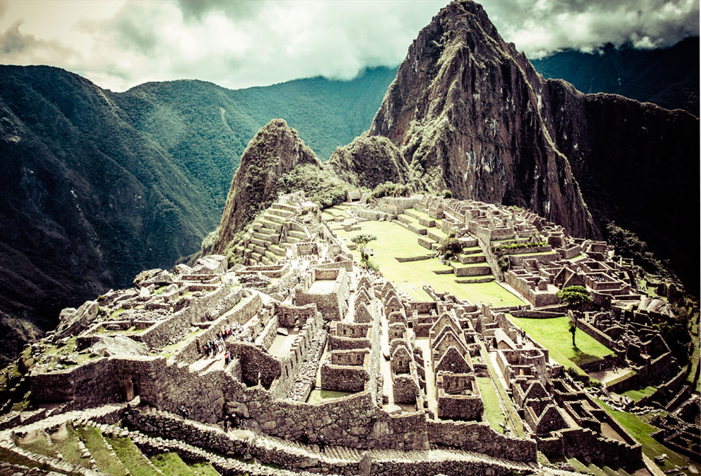 URDailyHistory's tweet photo. 24 July 1911: Hiram #Bingham III re-discovers Machu Picchu, "the Lost City of the Incas" in Peru. Later Bingham would become the governor of #Connecticut and a U.S. #Senator from the state. #history #MachuPiccu #OnThisDate #ad https://t.co/1ha9VA3wzf https://t.co/gxsNT1QVoq