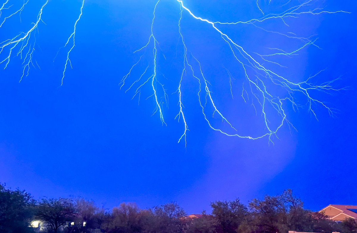 BlackGryph0n's tweet image. More pics from tonight’s storm!! 😍⚡️