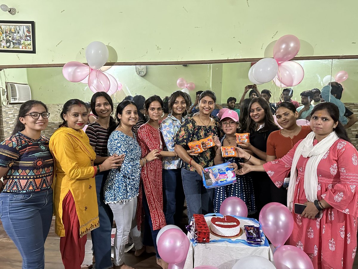 jijitendra's tweet photo. बेटी बड़ी हो गई 🥹♥️❤️😍
बेटी रागिनी को periods (मासिक धर्म) शुरू होने की ख़ुशी को आज उत्सव की तरह मनाया … 
HAPPY PERIODS RAGINI 💐 https://t.co/eRS3QMQ1hm