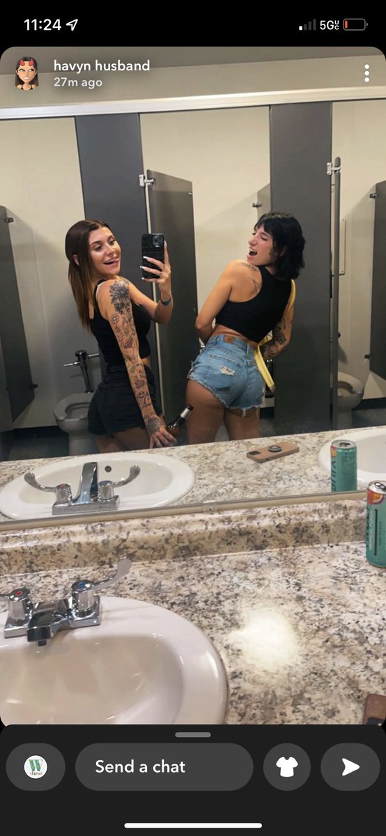 hunnyhamslice's tweet photo. I know y’all talk shit about me behind my back, I would too it’s a real good view 🤞🏼 https://t.co/eijspajtnJ