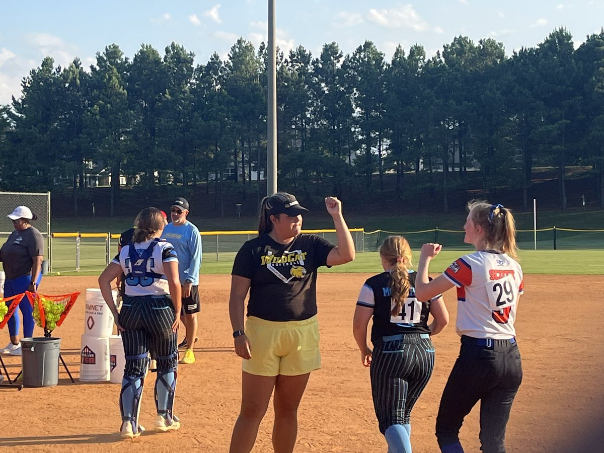 CoachRip2's tweet photo. Shoutout to Coach Cole, Staff, and Knockouts for putting on an amazing college camp.  Our players were so excited to meet so many college coaches and other great athletes participating in the camp. @UNCSoftball @cokersball @Softball_SalemU @GCRhinosSB @Knockouts_Cole https://t.co/XMcmoiEVz5