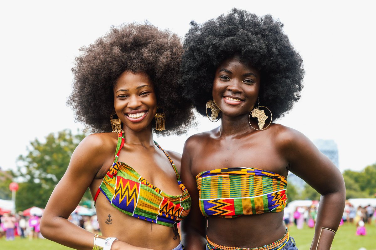 A couple of my photos from <a href="/ILOVECGC/">Curly Girl Collective</a>'s CURLFEST are featured in this <a href="/ELLEmagazine/">ELLE Magazine (US)</a> article alongside some other amazing photographers.

elle.com/beauty/hair/g4…