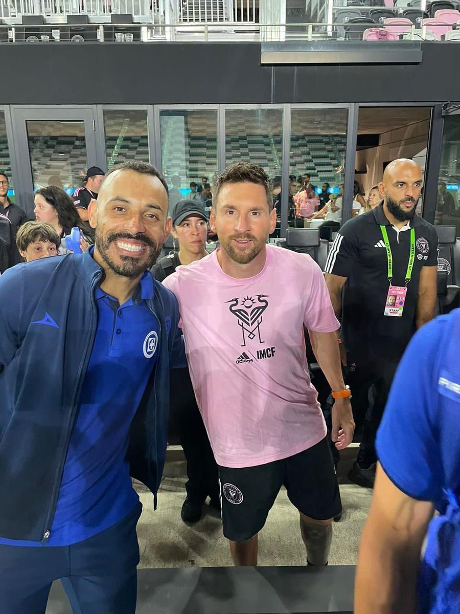 FortalezaEC's tweet photo. M10 &amp; M10 ❤️💙 https://t.co/htHvuLkq1e