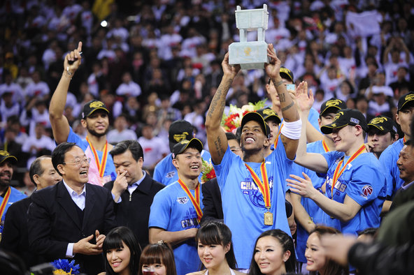 Stephon Marbury leaving the NBA and winning 3 championships in China https://t.co/E7qfbRMYBC https://t.co/i148fczZs2