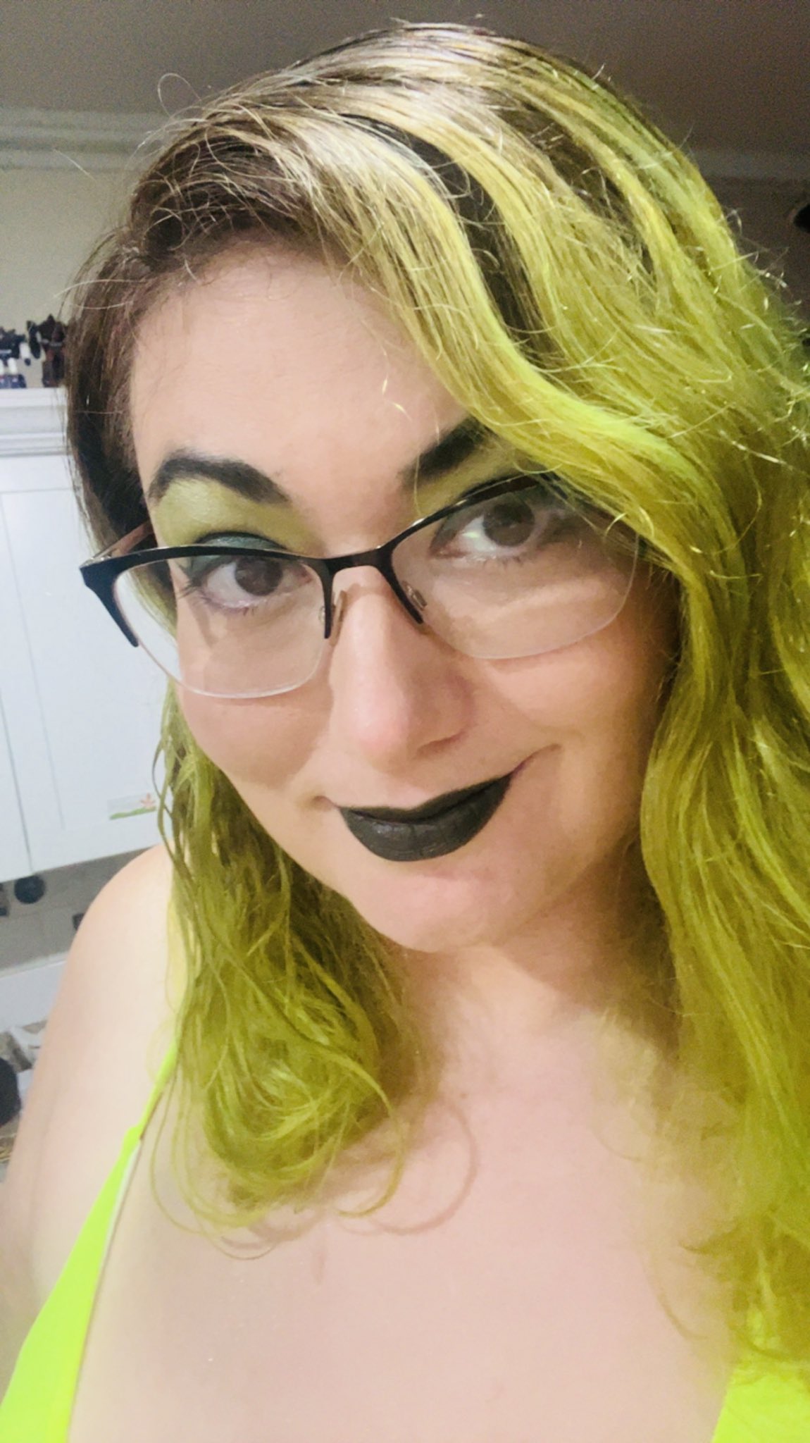 Quaretina on Twitter: "Hi everybody. What’s up for your Friday night? https://t.co/sz18mXR8Ko