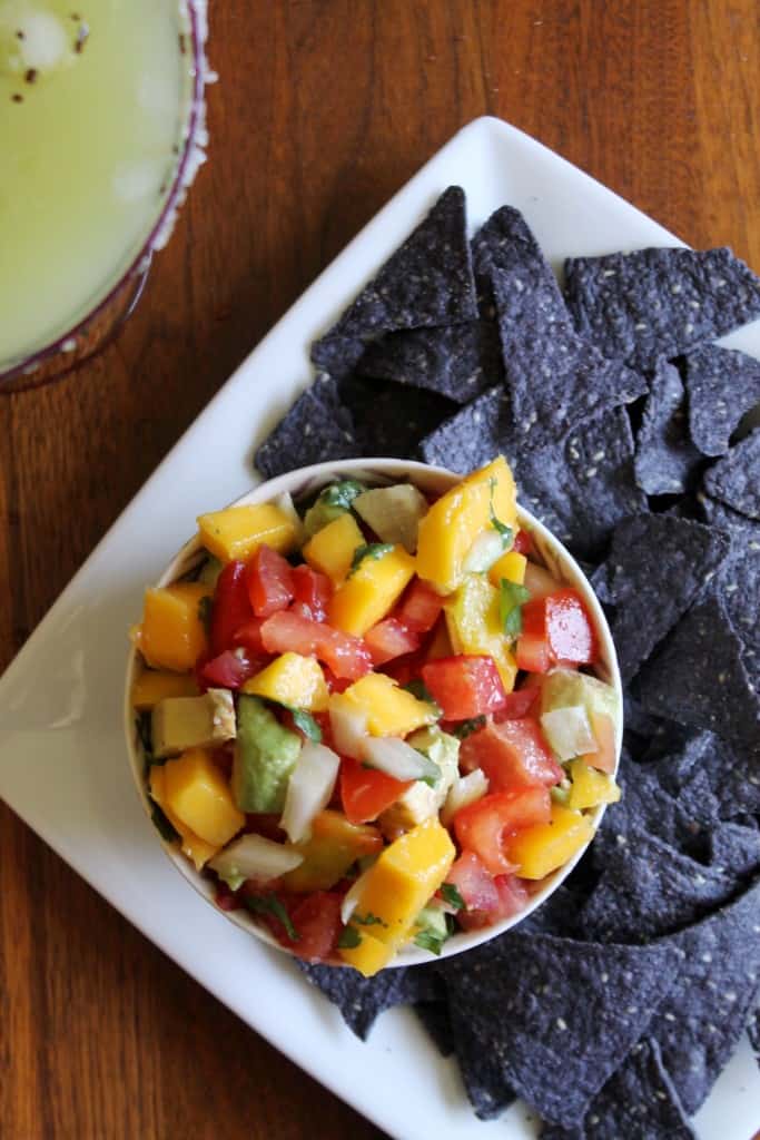 Happy #NationalMangoDay! Dip into this avocado mango salsa.

RECIPE: thespiffycookie.com/2015/05/03/avo…

#mangoday #freshsalsa #homemadesalsa #fruitsalsa #avocadosalsa #thespiffycookie