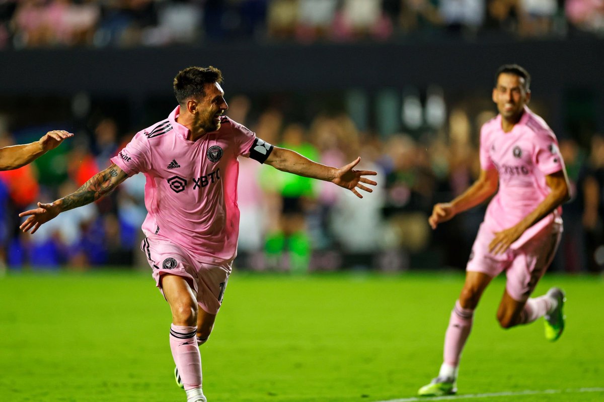 Setidaknya Lionel Messi tidak perlu merendahkan sepak bola Eropa meskipun saat ini dia bermain di Amerika Serikat. 🐐

Beda sama si anu.. 🐫