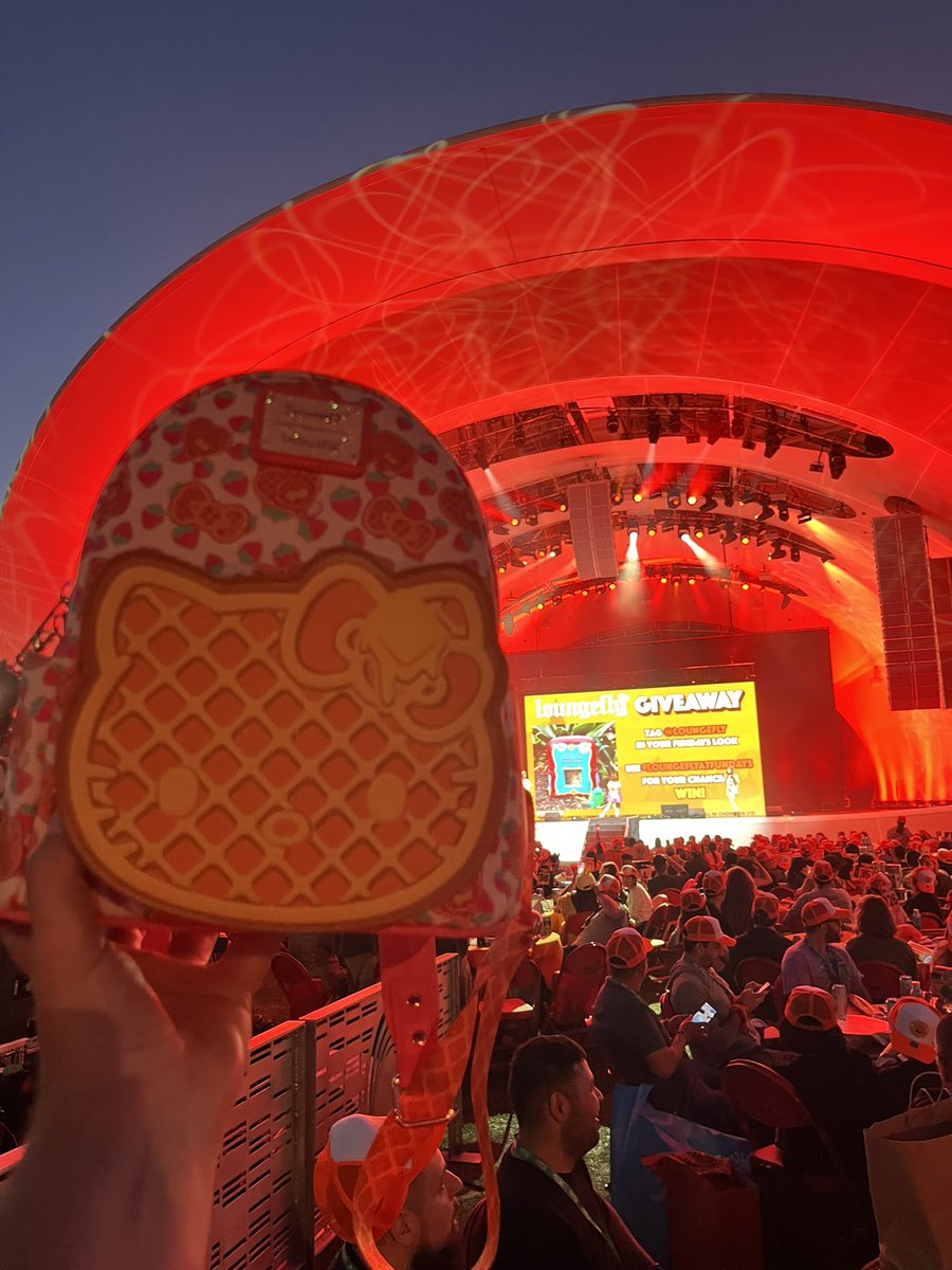 STL_Ben's tweet photo. Hey @Loungefly we out here #loungeflyatfundays https://t.co/vodGmLDcKo