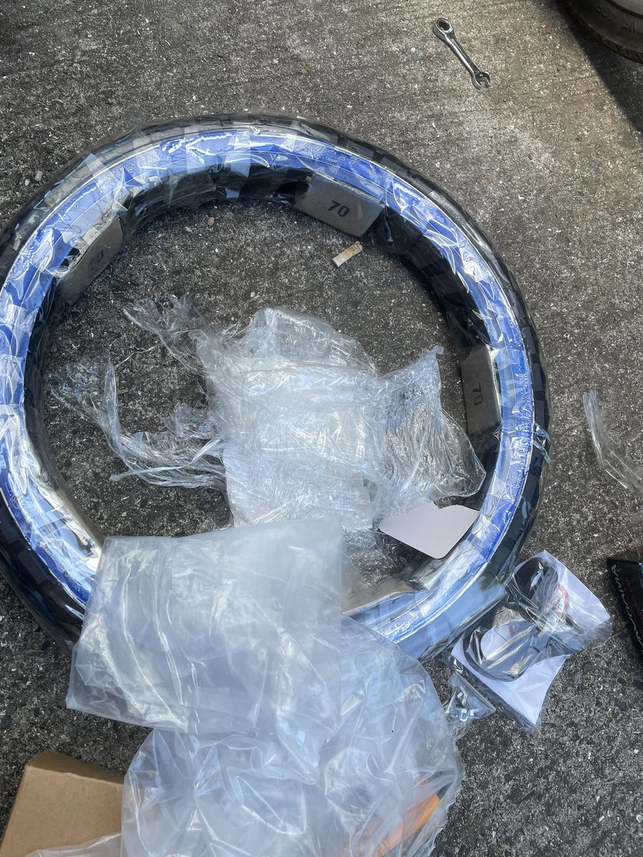 乗ろうと思ったらタイヤ届いた😂
めんどくさいからまた後で交換しよ🥺