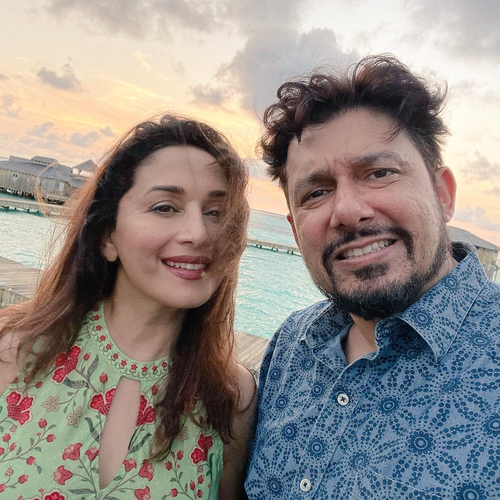 SoSweetMadhuriG's tweet photo. Good Morning ☕☕
Happy Saturday 🌹🌹
My sweet ma'am 😘n Sir Ji 🙏❤
Sweet ma'am 😘❤I hope you have a fantastic day today full of all the things that make u
happy!😊❤
@MadhuriDixit
@DoctorNene
#goodmorging
#MadhuriDixit
#SweetSmile
#DrNene
#SaturdayVibes
#SATURDAY https://t.co/pCmbTpy6SU