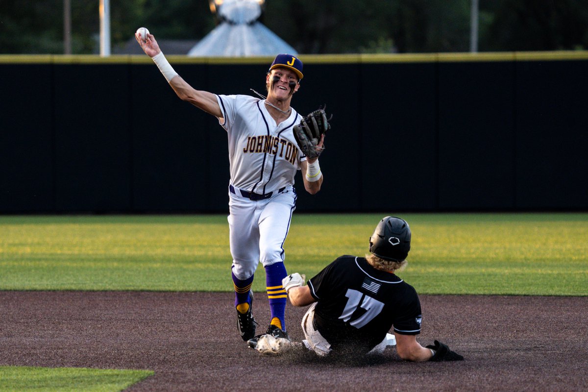lilyas53's tweet image. Johnston defeats Ames in the Class 4A state baseball tournament, for @DMRegister desmoinesregister.com/picture-galler…