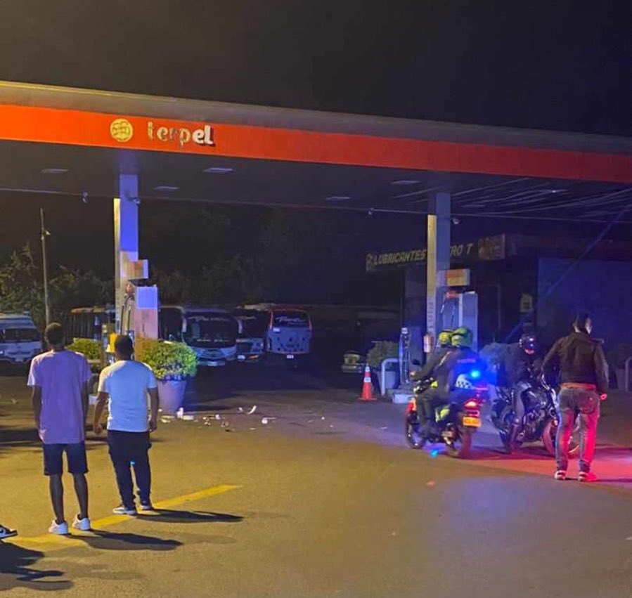 YaCelacanto's tweet image. Hace pocos minutos se presentó una 3xpl0s10n en la #EDS #CYC en #Jamundi, sobre la Avenida #Circunvalar con Calle 6 #YaCelacanto